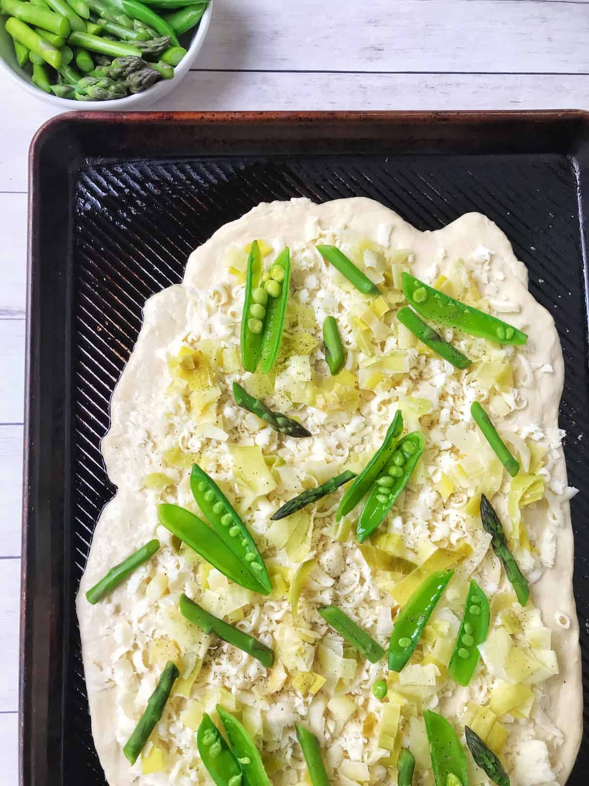 Spring Pizza with Asparagus, Leeks and Sugar Snap Peas