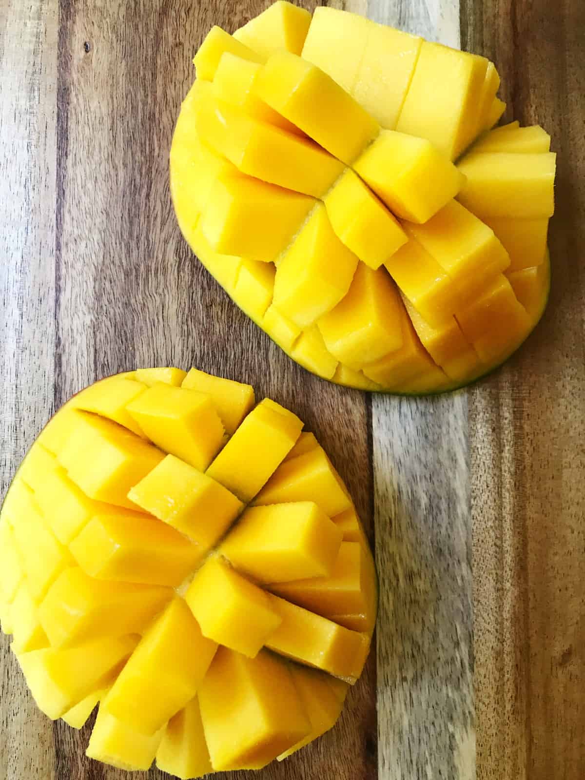 mangos with crosscut marks to remove from skin