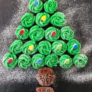 cupcakes in the shape of a Christmas tree