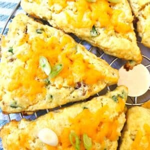 jalapeno popper scones on a baking rack.