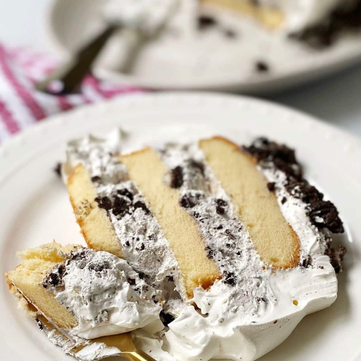 close up of slice of oreo cake.