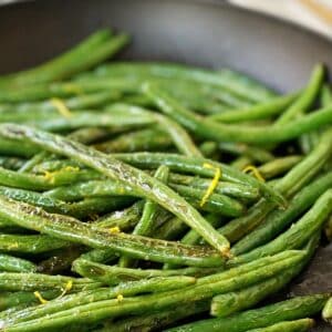 close up side view of lemon pepper green beans