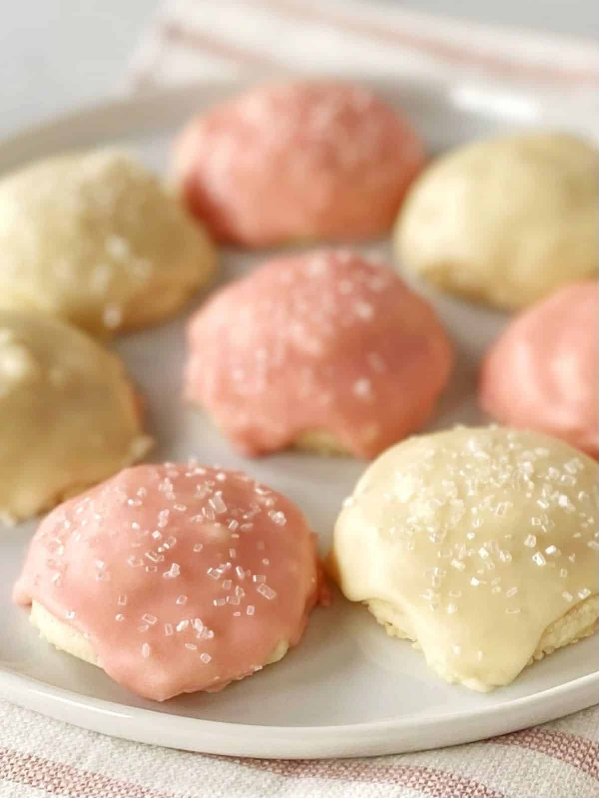close up of iced cornstarch cookies