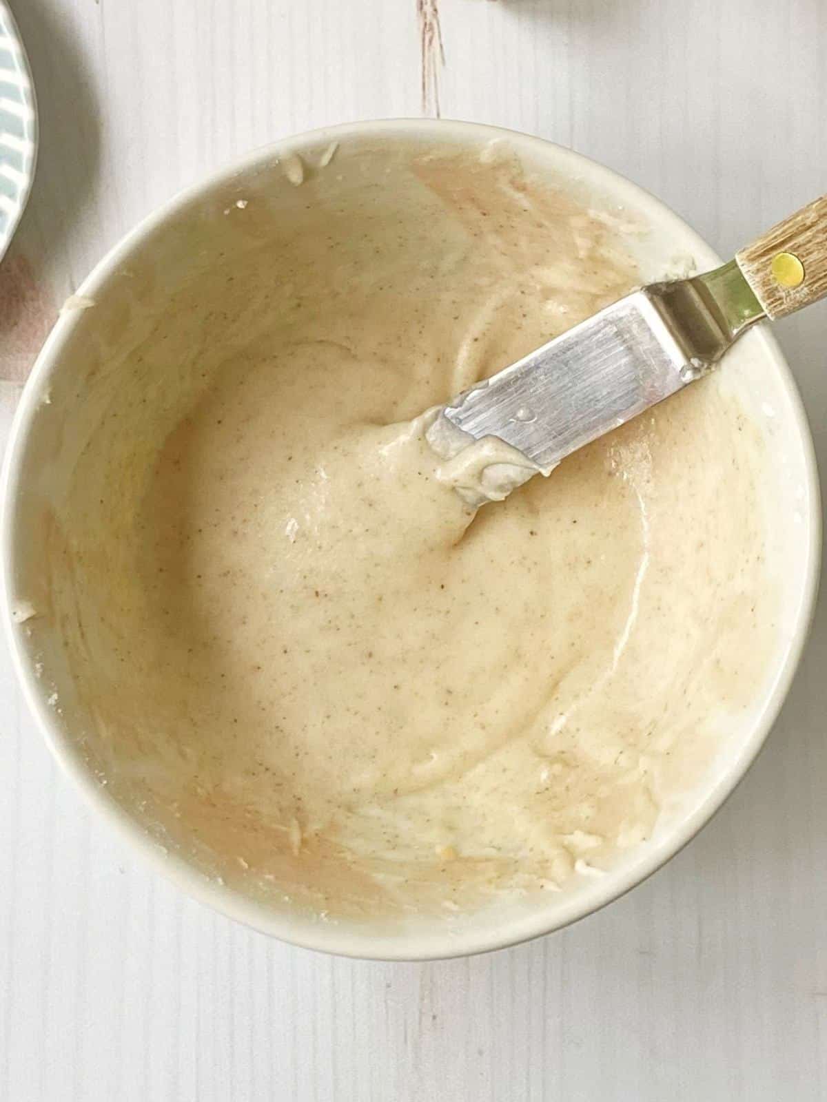 Small bowl if icing.